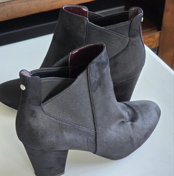 BCBGenation Ankle Boots Women Sz 9M Black Dolan Suede Block Heel Pointed Toe - Picture 12 of 16